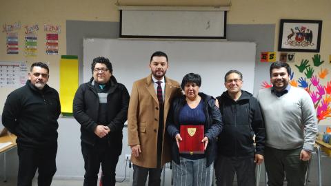 conmemoración ex presidenta de padres, entrega de galardón.
